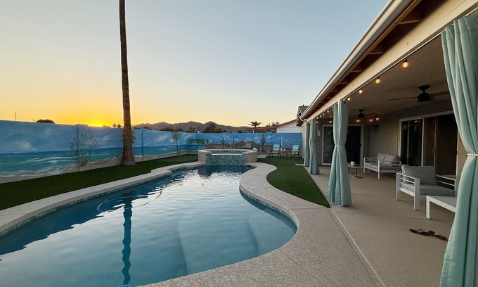 Ahwatukee Foothills House | South Mountain FREE HEATED Pool & Hot Tub Close to trails and park. NEW