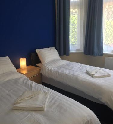 Westcliff-on-Sea Hotel | Southend Central Hotel - Close to Beach, City Centre, Train Station & Southend Airport