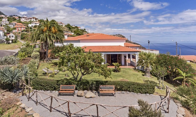 Calheta House | Southern Sunny House, Country house with sea view.