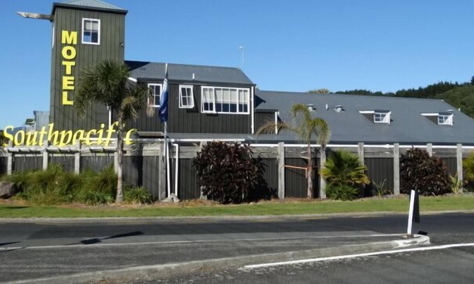Whangamata Hotel | Southpacific Motel and Conference Centre