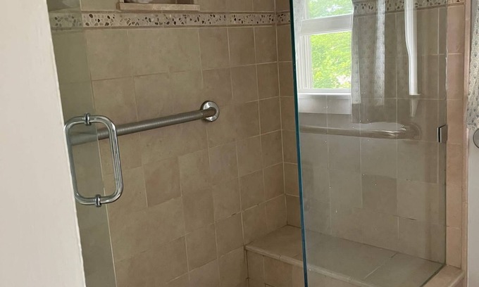 Southport House | Southport Charm! Steps away from town!