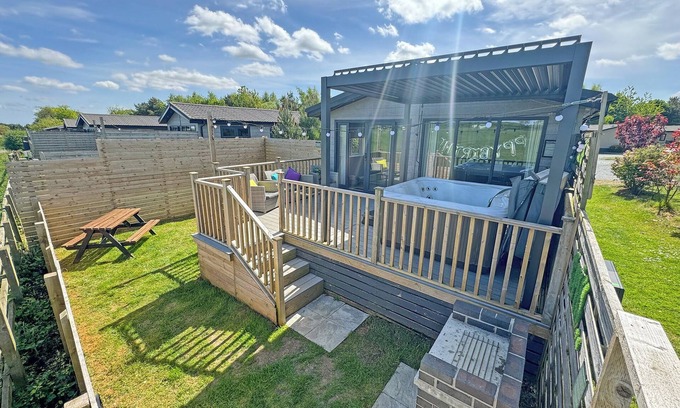 Raywell Ski Chalet | Spa Lookout (Pet Garden)