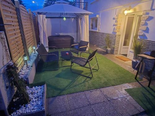 Saclas House | Spa Piscine Privative en Pleine Nature à 1h de Paris