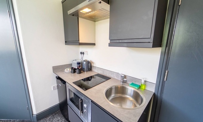 Birmingham Apartment | Spacious 1-bed Studio in Birmingham