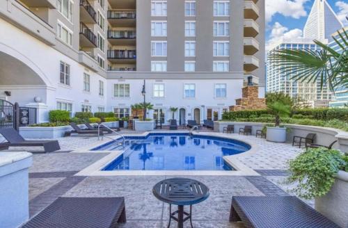 Charlotte Apartment | Spacious 2 Bed, 2 Bath Uptown Gem in the Heart of the City-Parking-Wi-Fi-Balcony-Walk to BOA Stadium
