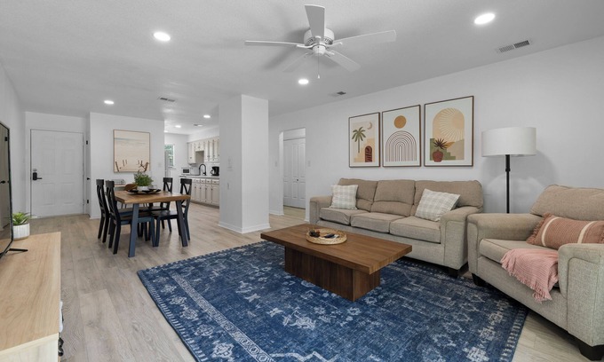 Fairhope House | Spacious 2 bedroom cottage; KING BED; fenced yard