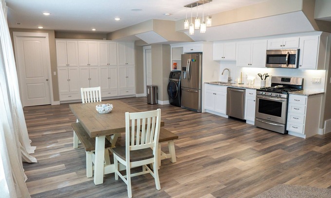 Mapleton House | Spacious 2 bedroom basement apart w/theater room & outdoor patio in Springville