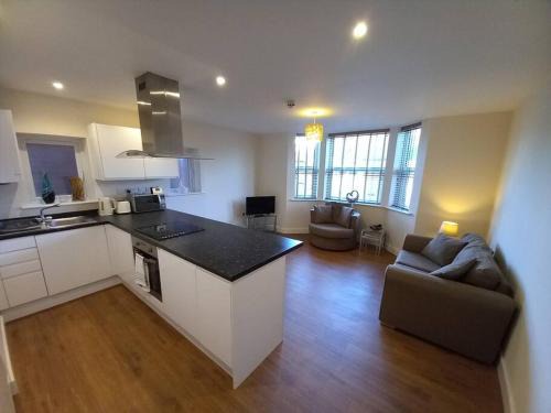 Beeston Apartment | Spacious 2 double bed apartment - Free Parking - Central Beeston location