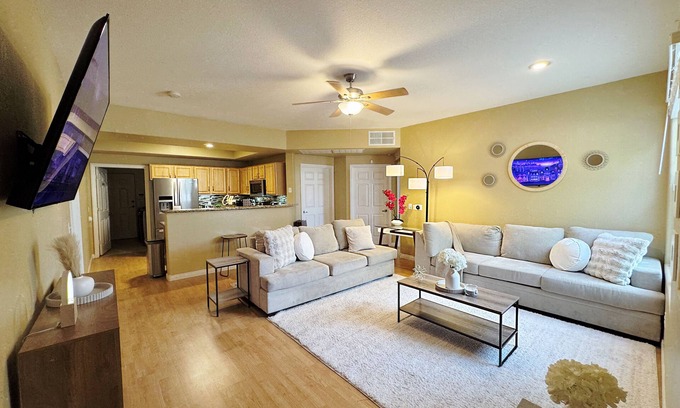 North Las Vegas Condo | Spacious 2bd/2ba Condo With Pool and Fitness Center