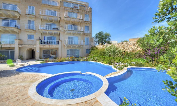 Qala Apartment | Spacious 2bedroom flat with communal pool SMEL1-1