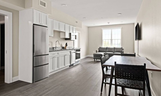 New Orleans Hotel | Spacious 2BR Suite Near Bourbon Street Excitement