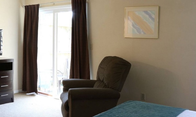Cheat Lake House | Spacious 2BR Townhouse in Morgantown for Weekend Getaway