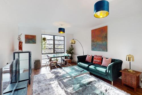 De Beauvoir Apartment | Spacious 2BR With Private Balcony on Regent's Canal