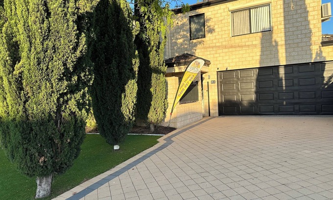 Nollamara House | Spacious 3 Bedm,2 Bath, 2 Storey!nNo Extra Guest Fee!