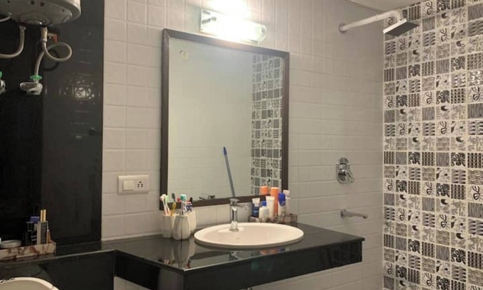 Mohal Apartment | Spacious 3-bedroom corporate apartment in pleasant Kais with WiFi