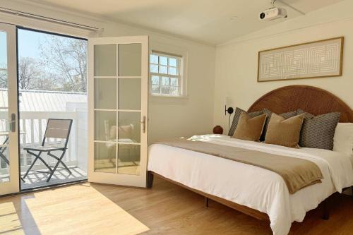 Dixon Park House | Spacious 3-Floor Downtown Retreat - Prime Location