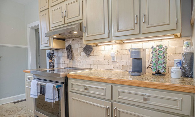 Columbus House | Spacious 3BR Midtown Home - Grad Family