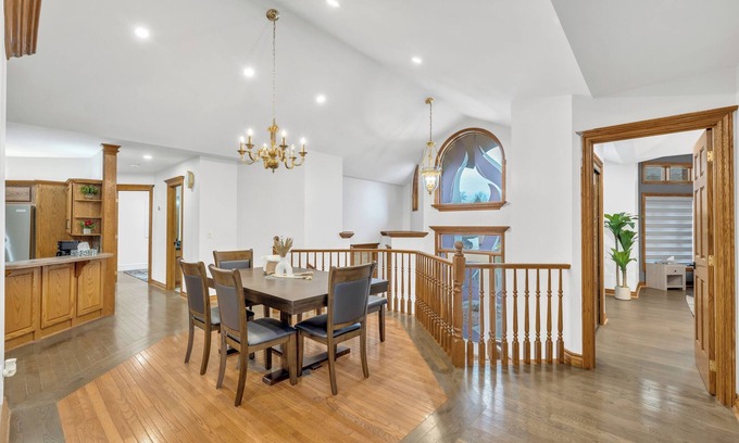 LaSalle Apartment | Spacious 3BR Near Ambassador & Gordie Howe Bridges