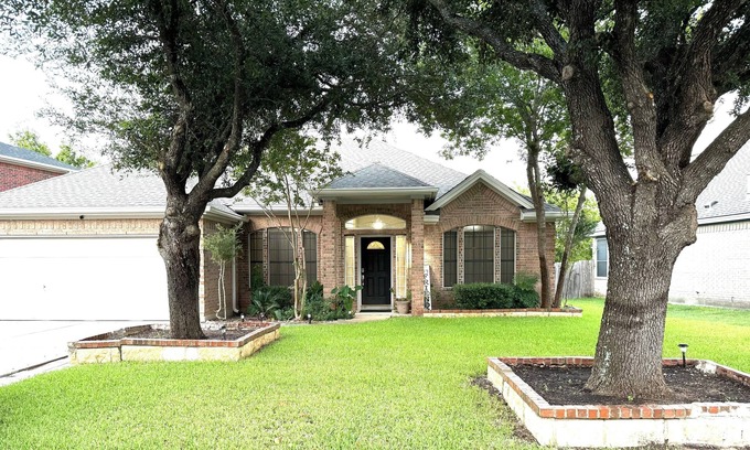 Springbrook House | Spacious 4-bedroom house in charming Pflugerville/Round Rock with WiFi, AC