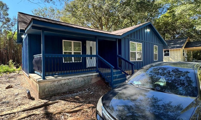 Constitution House | Spacious 4-bedroom house in beautiful Atlanta with AC