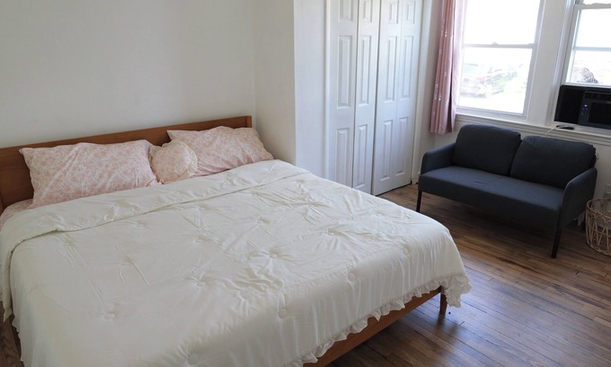 Catonsville House | Spacious 4-bedroom townhome in fabulous Baltimore/Catonsville with WiFi, AC