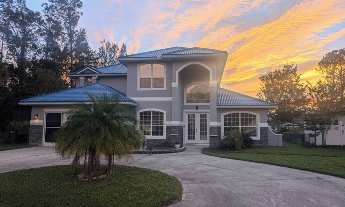 Indian Trails House | Spacious 4 BR house w/Solar heated pool, Spa and Sauna in delightful Palm Coast