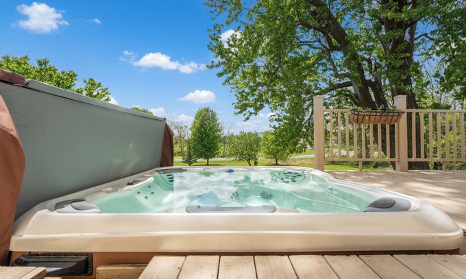 Zumbrota Other | Spacious 4-BR Modern Farmhouse w/Acreage w/Hot Tub/Fireplace