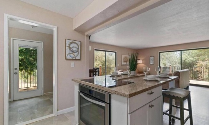 Auburn House | Spacious 4-BR Retreat in Auburn w/AC & King Bed