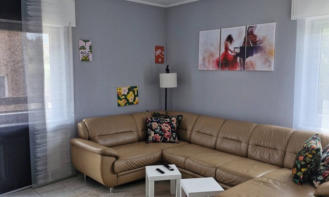 Rhein-Erft-Kreis District Apartment | Spacious 4-room apartment for the whole family with an eat-in kitchen