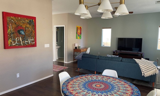 Tierra Oeste House | Spacious 4bd/3.5 bath house, Quiet Albuquerque Neighborhood