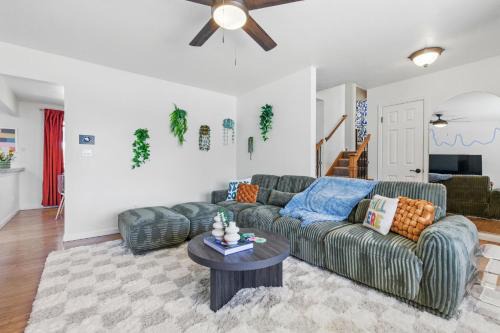 Scenic Heights House | Spacious 4BD - Backyard BBQ, Fire Pit & Mini Golf