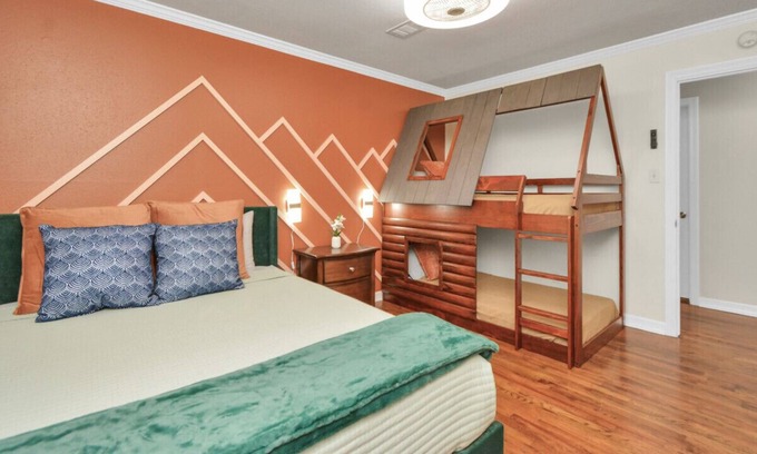 Westbury House | Spacious 4BDRM Oasis in Houston's Southwest Charm