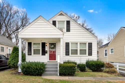 Taylor Berry House | Spacious 4BR Home with Cozy Vibes in Louisville