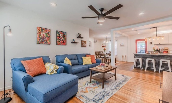 Dallas House | Spacious 4BR, King Suite & Grill - 18 min from Downtown