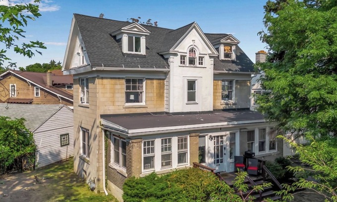 North Buffalo House | Spacious 4BR Near UB and Niagara Falls - Pet Friendly