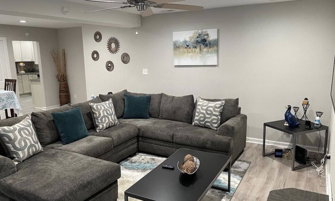 Norfolk - Virginia Beach House | Spacious 5 bedroom 4 bathroom