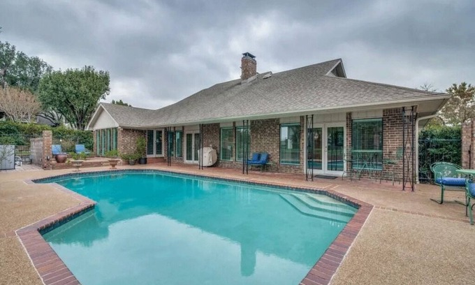 Heath House | Spacious 5-bedroom executive home in prestigious community of Shepherds Glen.