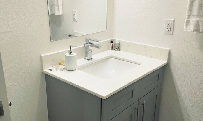 Arlington House | Spacious 5-bedroom townhome with WiFi, fitness room in charming Arlington