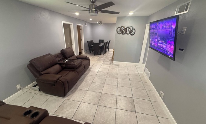 Meadowbrook House | Spacious 6-bedroom house in beautiful Fort Worth with AC