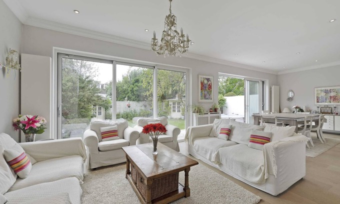 Barnes House | Spacious 7 Bedroom Family Home, Barnes