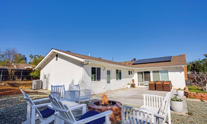 East Grove House | Spacious 7-bedroom house in quiet neighborhood