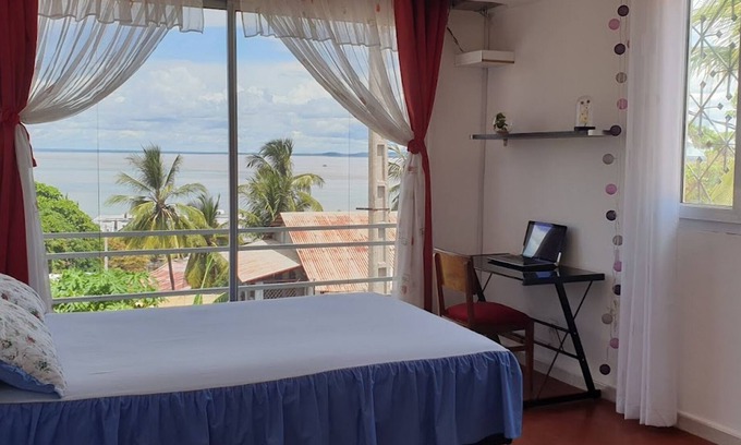 Mahahanga Tanana Apartment | Spacious, air-conditioned apartment with sea view
