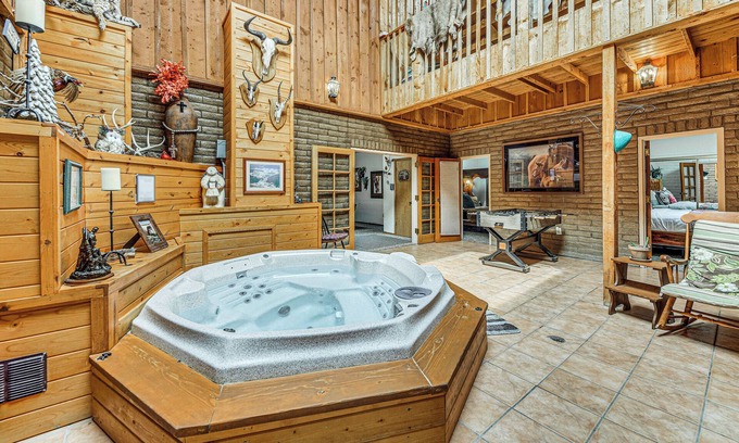 Alto House | Spacious Alto House on 8 Private Acres w/Hot Tub!