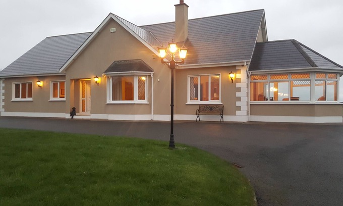 Rosslare Harbour House | Spacious and bright family friendly home, safe and secure in central location.