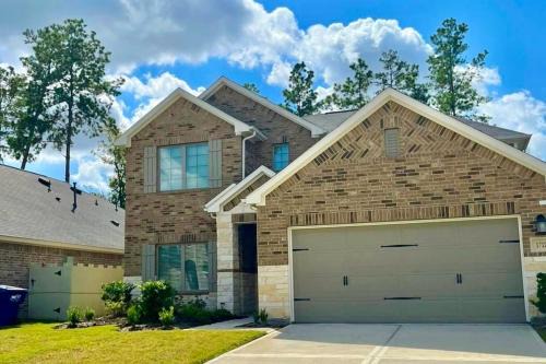 Conroe House | Spacious and fully equipped family house for 10