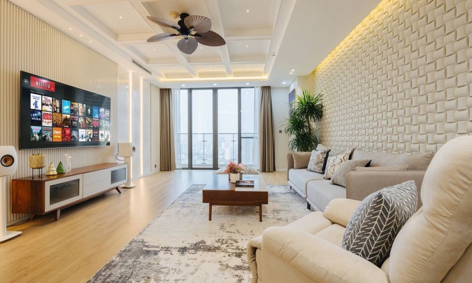 Dich Vong Hau Apartment | Spacious and luxurious 3-bedroom apartment with WiFi, AC in pleasant Cầu Giấy