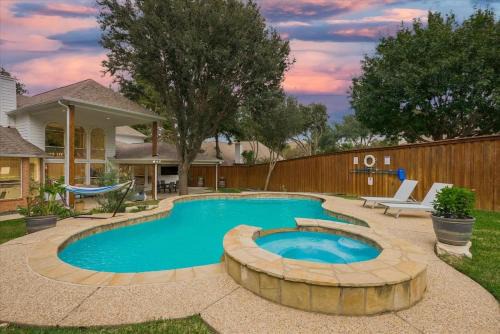 Grand Prairie House | Spacious and Luxury Home w Cinema Room and Pool