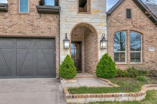 Coppell House | Spacious and Modern 4BR 2BA 5MintoDFW