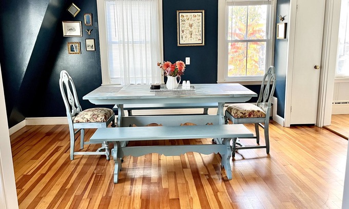 Yarmouth House | Spacious and private 2nd floor 2bed apartment in Yarmouth Village.
