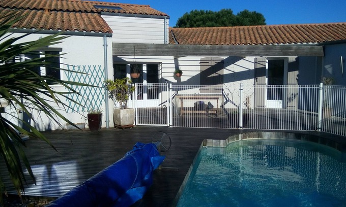 Angoulins House | Spacious and quiet house with heated pool in Angoulins